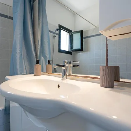 White Wave Apartment *