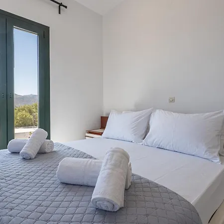 White Wave Apartment Logaras