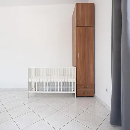 White Wave Apartment Logaras